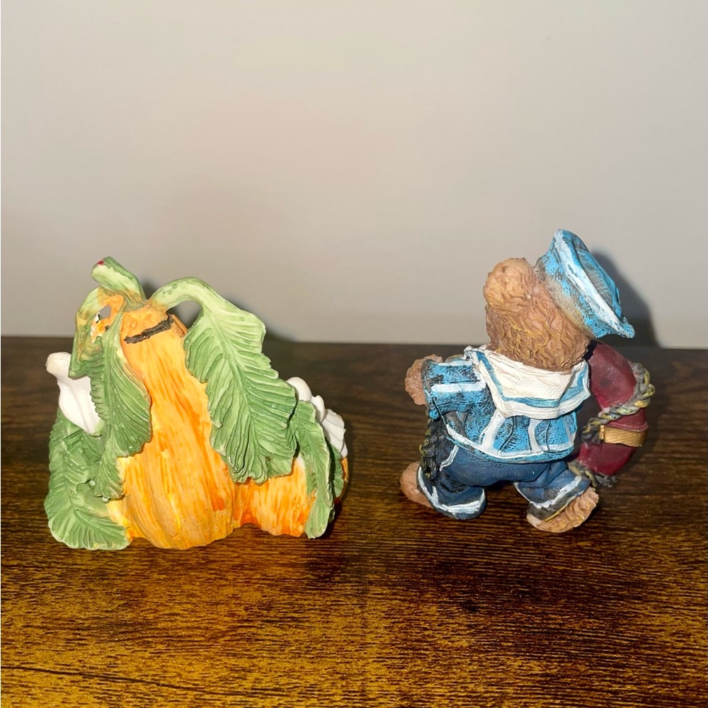 2 Small Figurines Decor - Picture 2 of 6